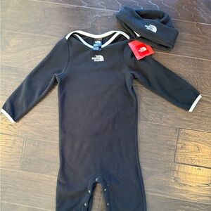 18M-24M NWT North Face fleece bunting with matching hat